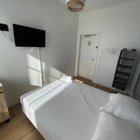 Clermont Airport فندق Aulnat