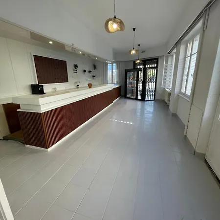 Clermont Airport فندق Aulnat